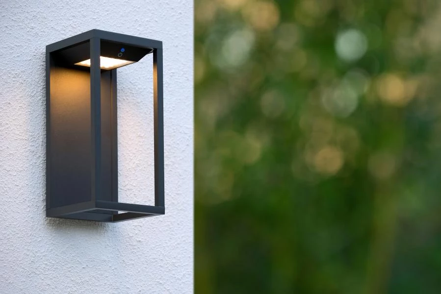 Lucide TENSO SOLAR - Wandlamp Buiten - LED - 1x2,2W 3000K - IP54 - Antraciet - sfeer 2
